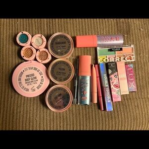 Vibrant Makeup Set with Pressed Body Glow